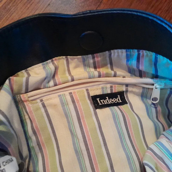 Vintage Indeed Black Leather Shoulder Bag - Picture 9 of 11